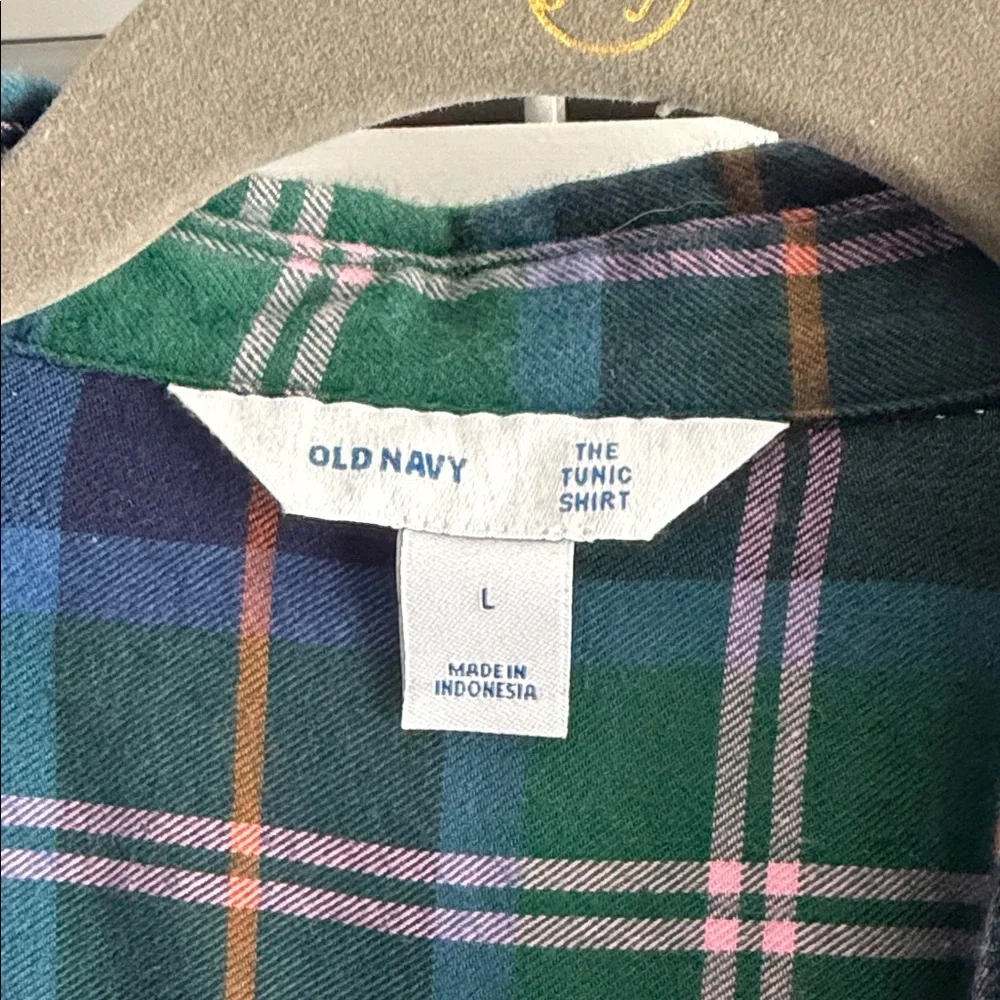 WOMEMS OLD NAVY PLAID BUTTON DOWN SHIRT - Picture 5 of 7